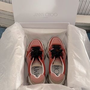 Pre owned jimmy choo sneaker. Very good condition with box